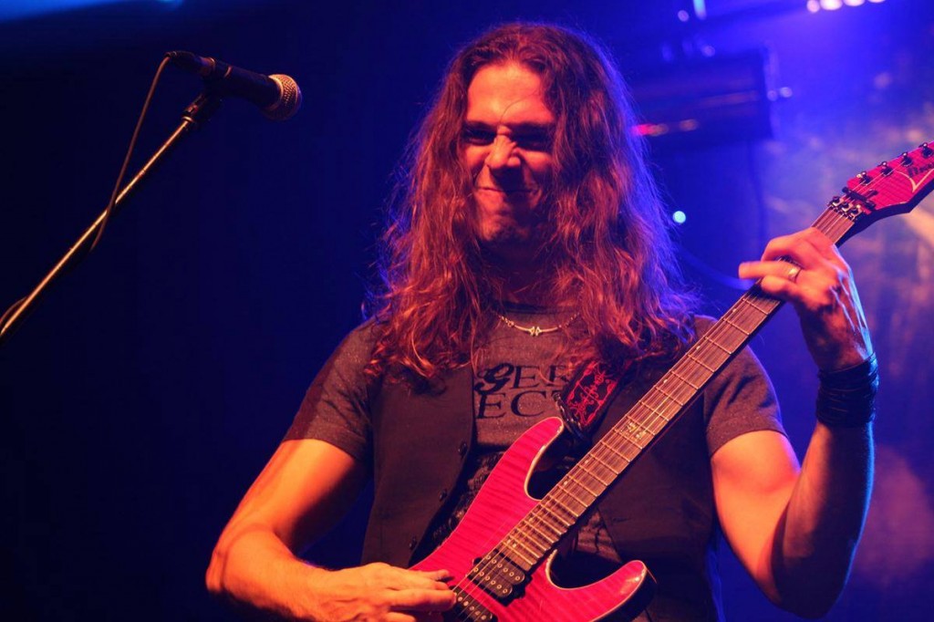 Angra - Curitiba set2014 - por Eliseu Tisato 10007361_850970244926711_871051639655050508_o